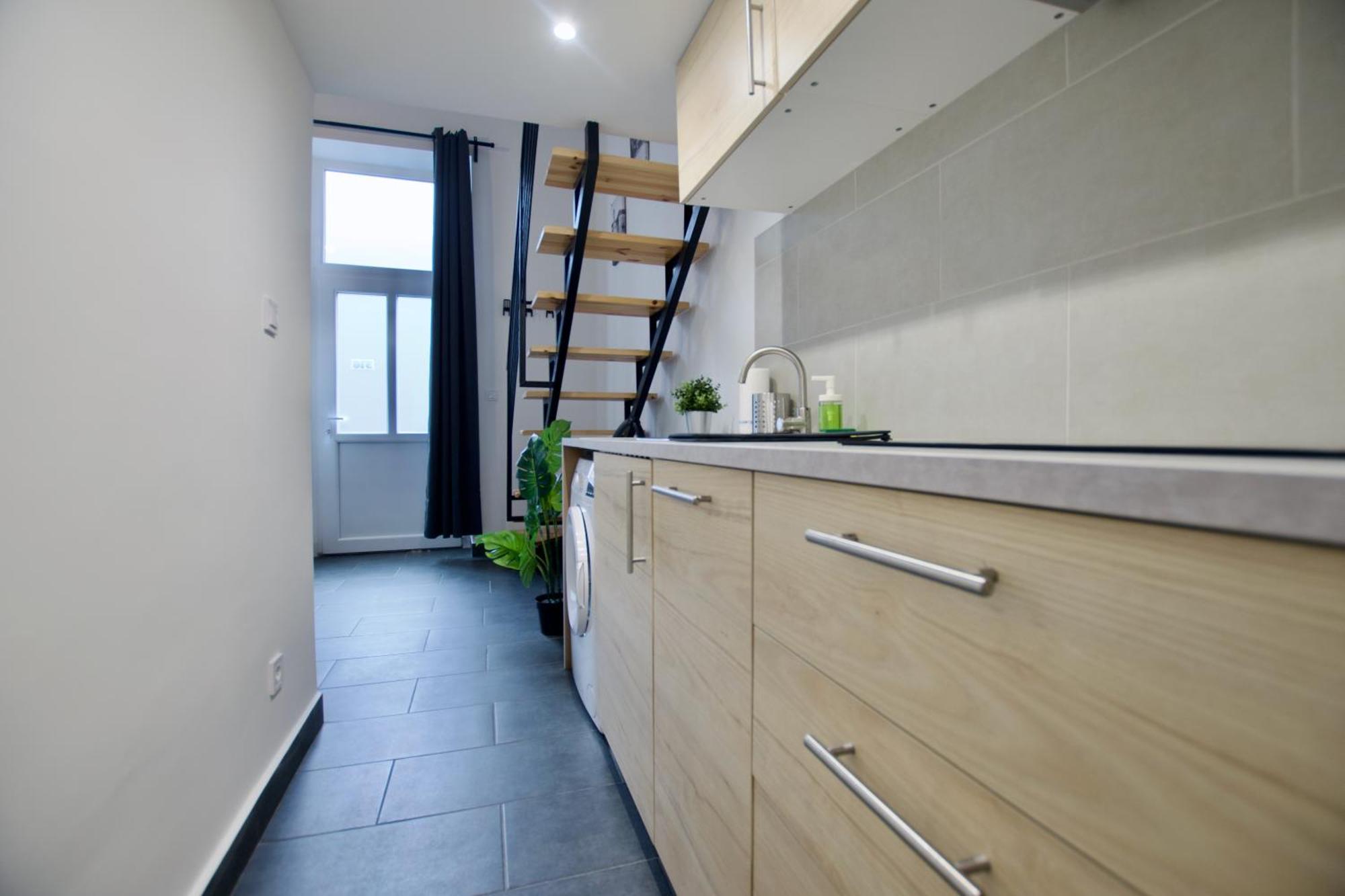Studio Apartments By Hi5- Cozy Studio ブダペスト エクステリア 写真