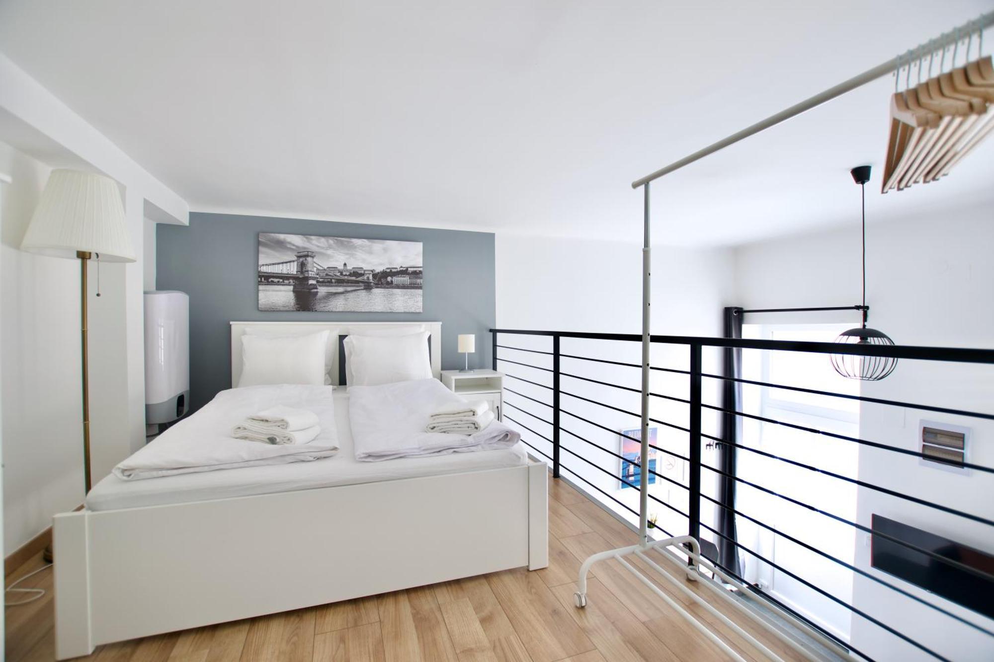 Studio Apartments By Hi5- Cozy Studio ブダペスト エクステリア 写真